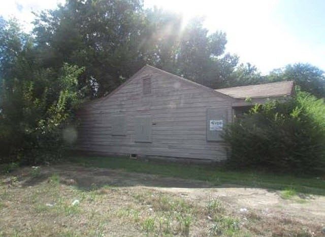 2nd image of 2423 Golden Ave