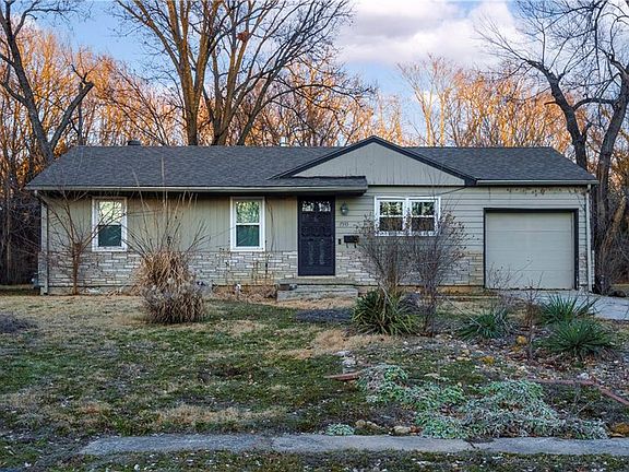 3rd image of 7533 Olive St
