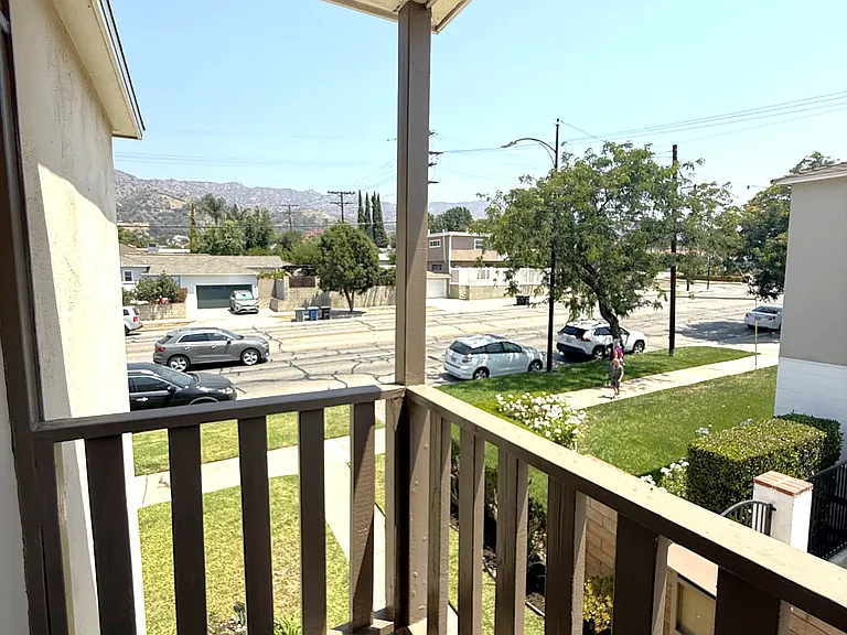 1721 N Glenoaks Blvd — Photo 10