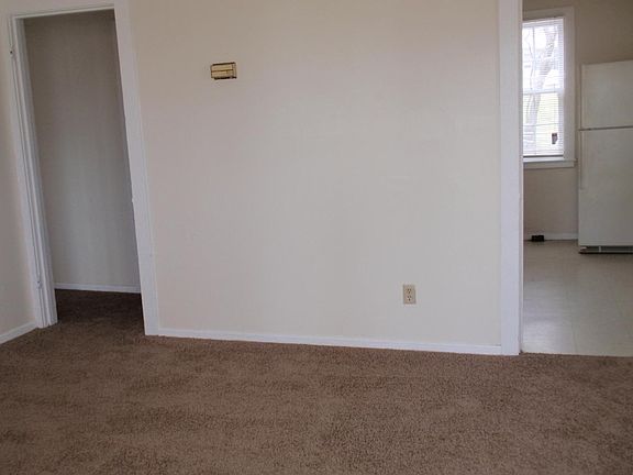 4th image of 7 Lincoln Cir