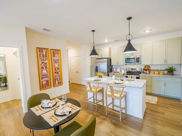 2x2 model unit eat-in kitchen