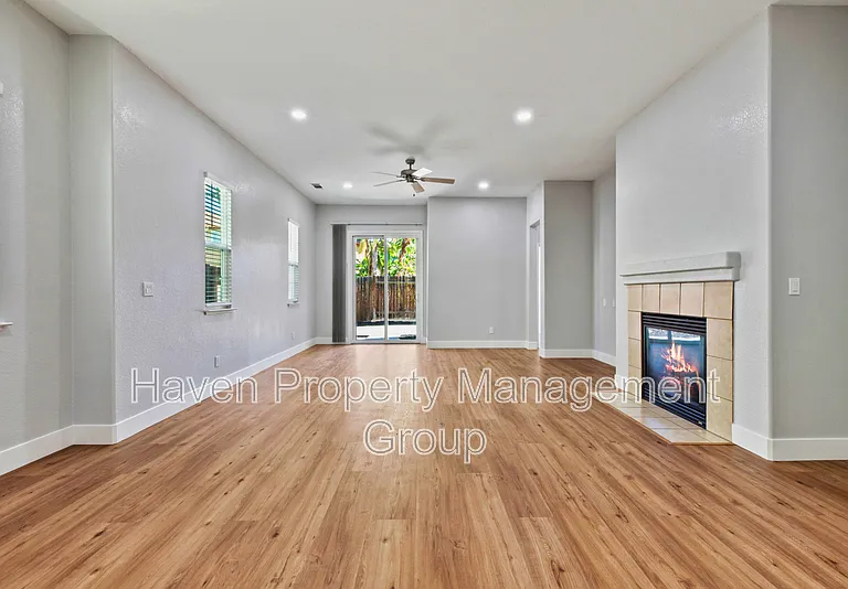 1659 Whispering Wind Dr — Photo 2