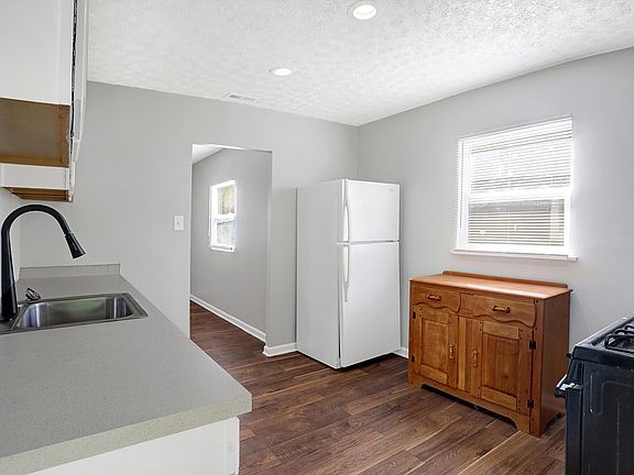 5th image of 2332 Saint Paul St
