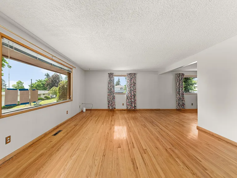 6532 N Drumheller St #2 — Photo 8