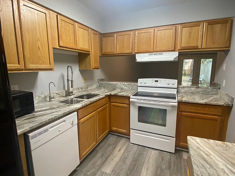 338 Woodham Ct — Photo 4