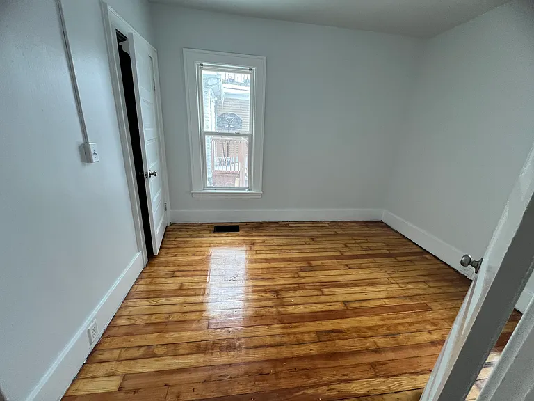 541 Lincoln Ave NW — Photo 11