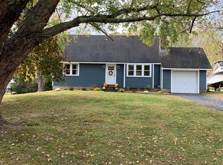 41 Promenade Dr, Riverhead, NY 11901