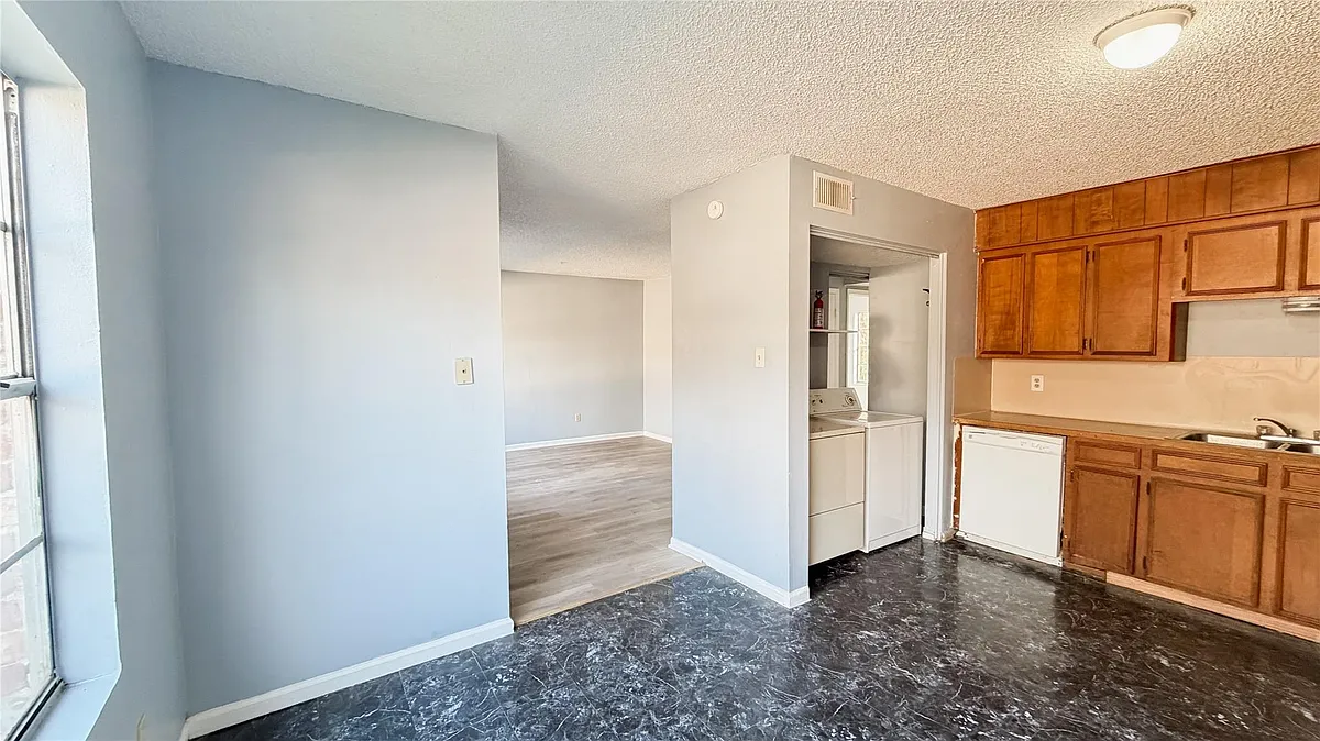 Building Photo - 111 S Drew Ave #8