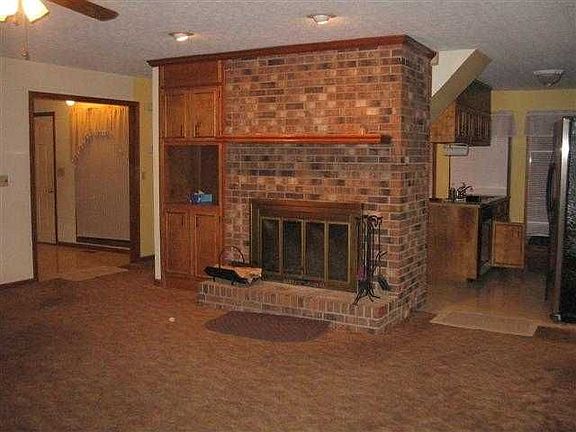 3rd image of 229 W Valley Dr