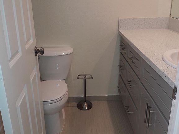 5th image of 622 E Providencia Ave APT E