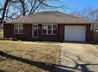 414 N Lincoln Ave, Crane, MO 65708