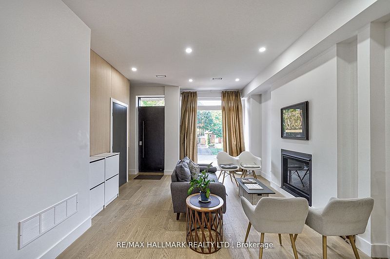 Toronto House for rent - 4 Bedrooms — photo 4