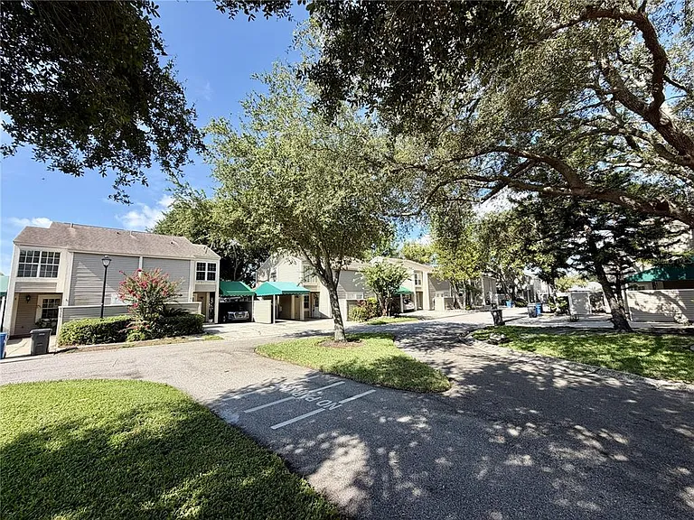 6905 Lake Place Ct — Photo 35