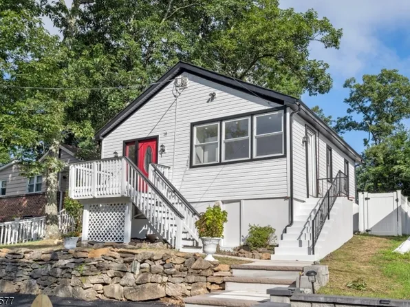 18 Lincoln Trl, Hopatcong Boro, NJ 07843