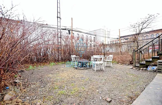 Rented by Reavis | media 17