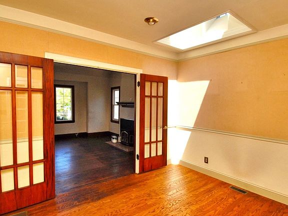 4th image of 1021 Laguna Ave