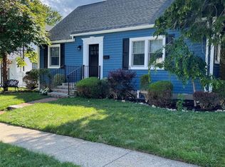 23 Oldwood Rd, Port Washington, NY 11050