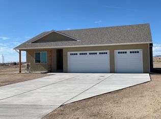 1005 E Blackstone Dr, Pueblo, CO 81007