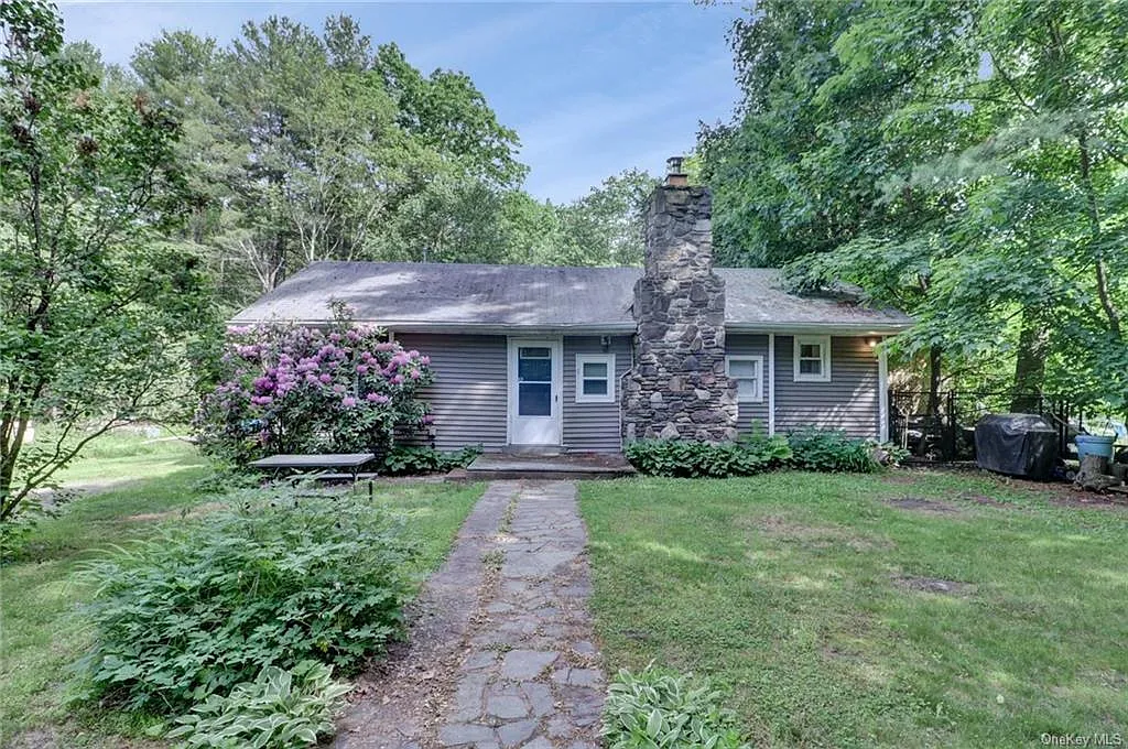 8 Sally Dr photo 1