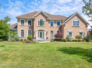 2 Dynamo Ct, Niskayuna, NY 12309