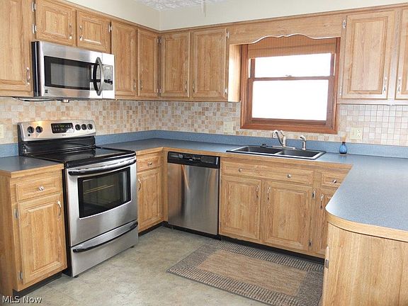 4th image of 7964 Cheryl Ln NW