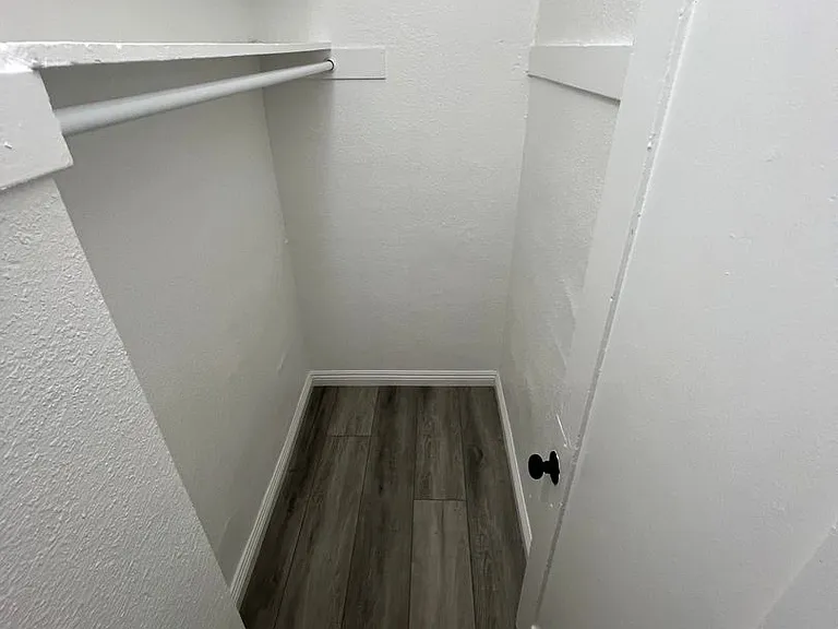 Wilton Way Apartments — Photo 31