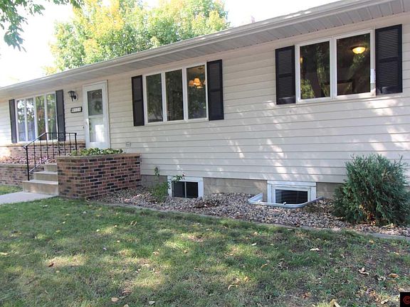 4th image of 820 8th St N