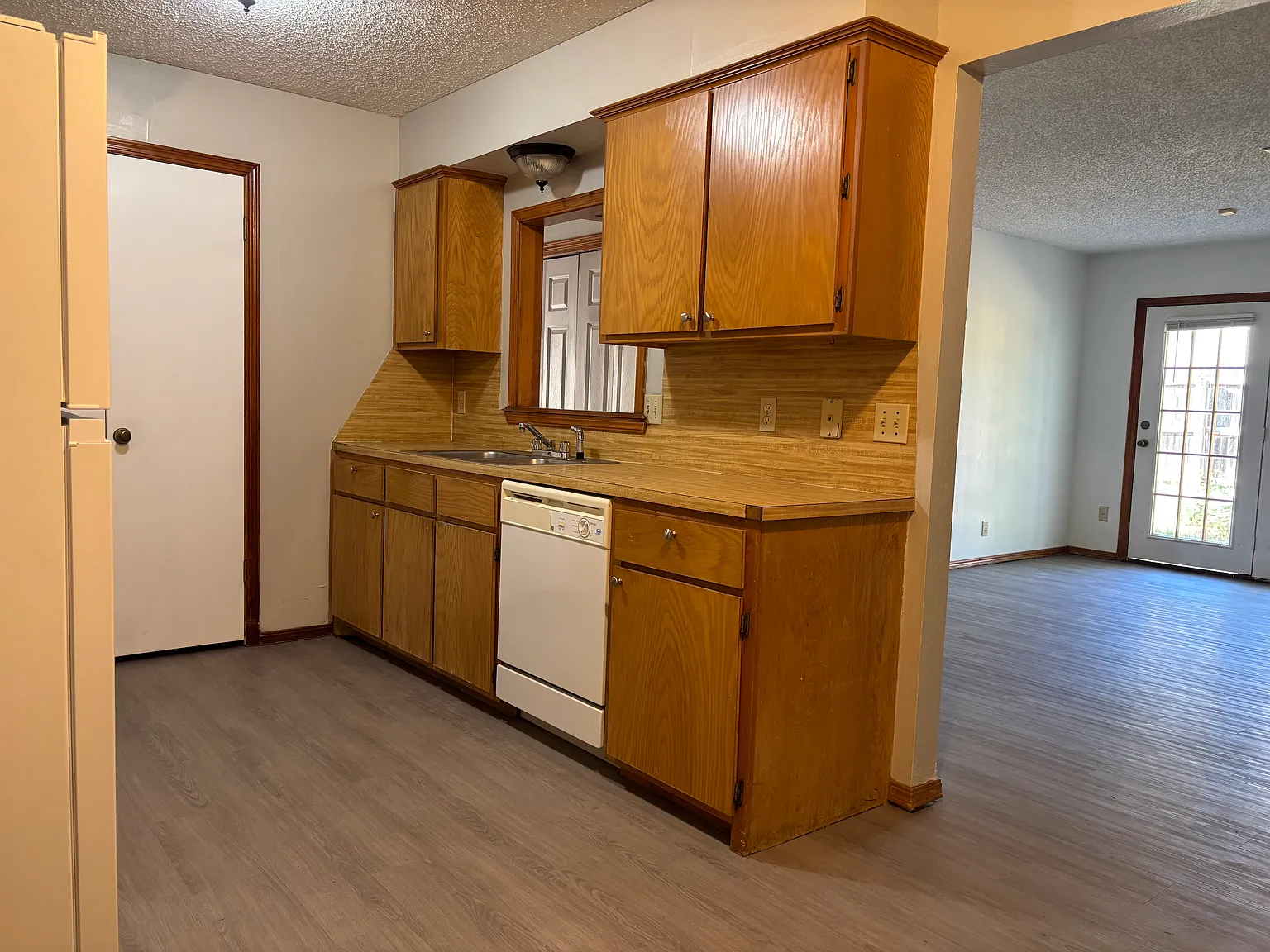 2 bed, 1.5 bath, 1100 sqft, $1,295 — Photo 3