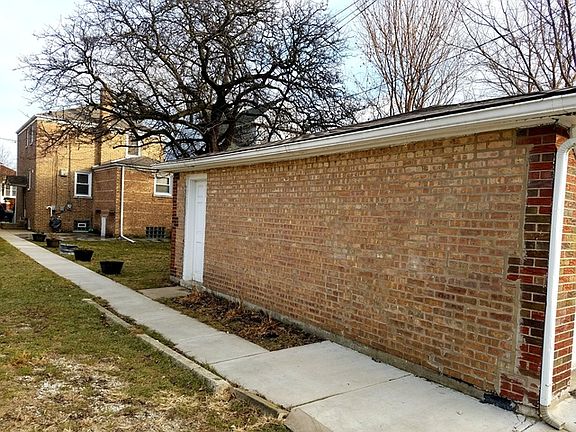 2nd image of 2620 S 58th Ct