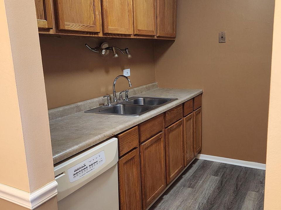 1st image of 276 Shorewood Dr #15