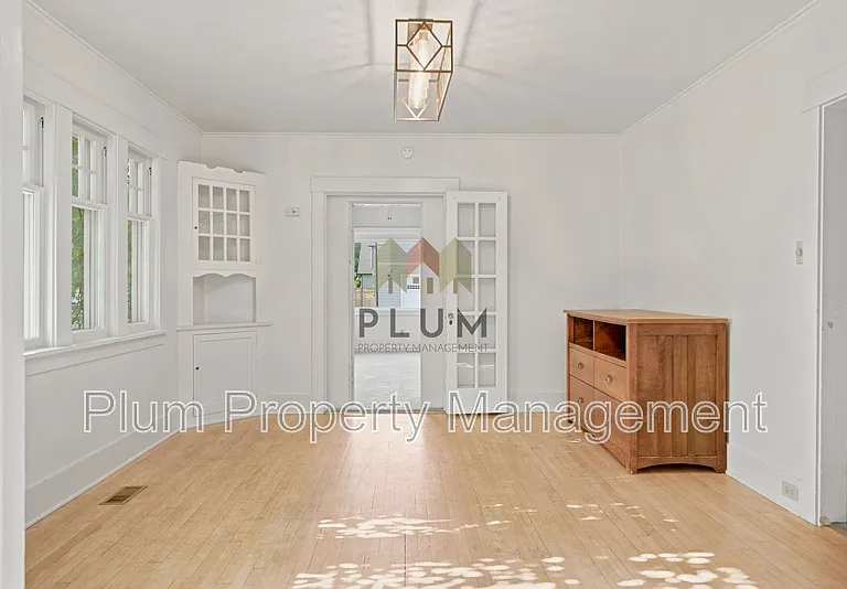 541 E Beckwith Ave — Photo 10