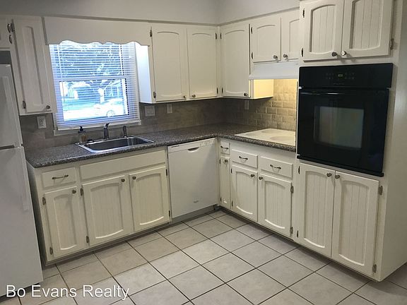 4th image of 4518 Wake Forest Dr