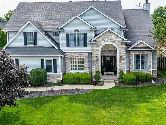 3rd image of 2721 Dickens Dr