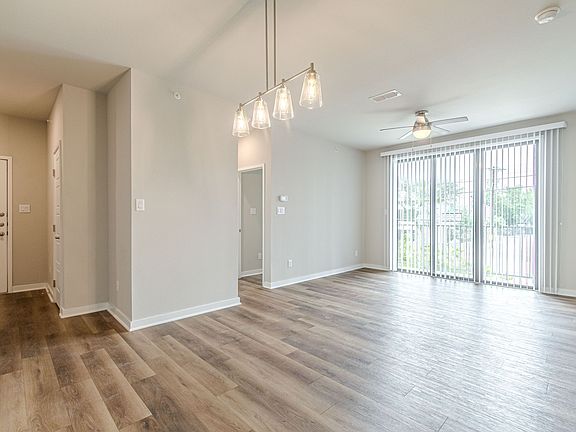 5th image of 711 S Frio St #2201
