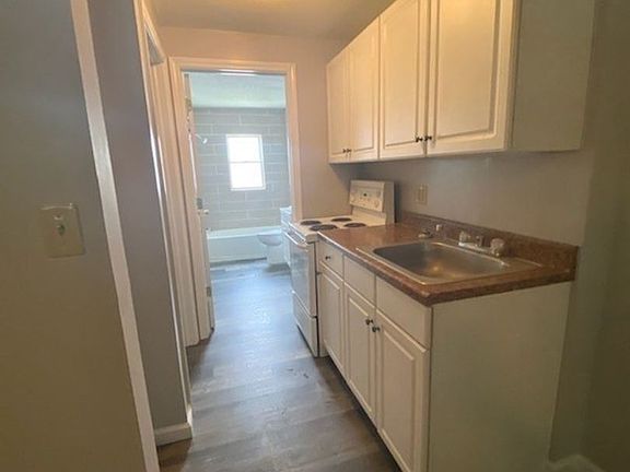 5th image of 292 Finch St #P