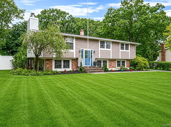6 Mayflower Lane, East Setauket, NY 11733