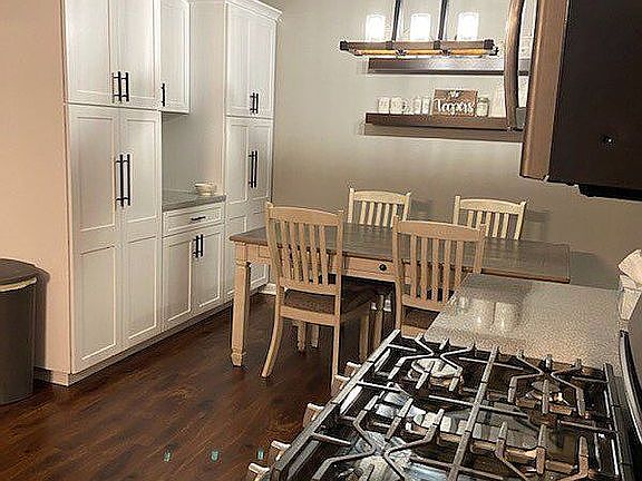 5th image of 48 Emery Dr