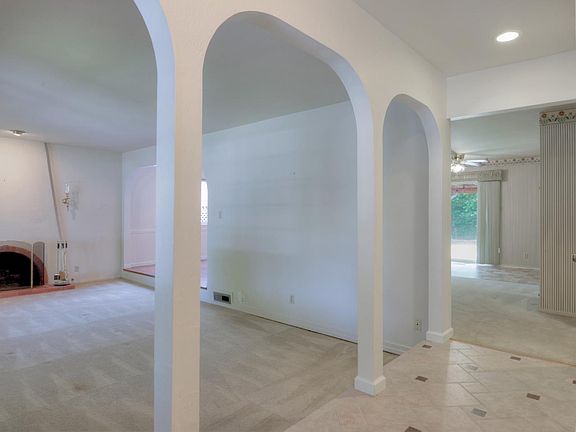 4th image of 5498 Del Oro Dr