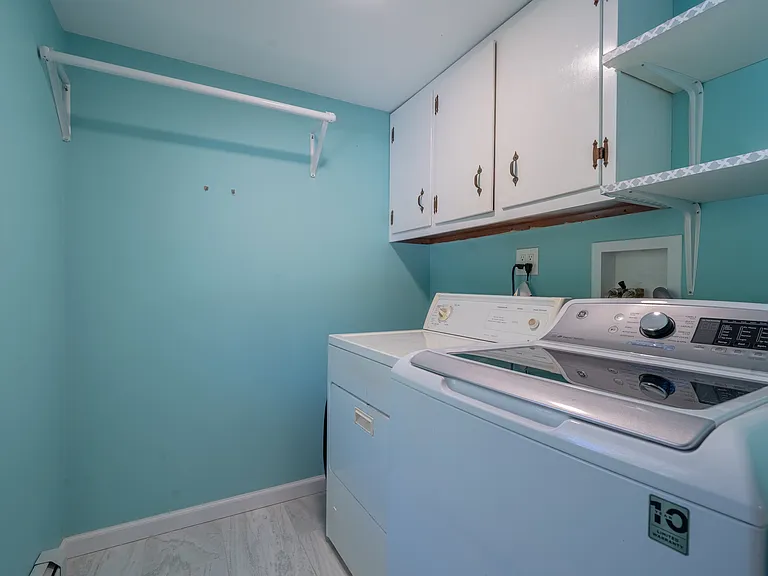 351 Hollywood Ave — Photo 12