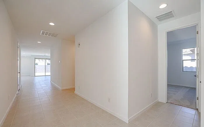 4 bed, 3.0 bath, 2342 sqft, $2,395 — Photo 4