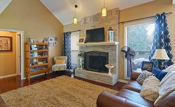 4th image of 623 NE Bordner Dr