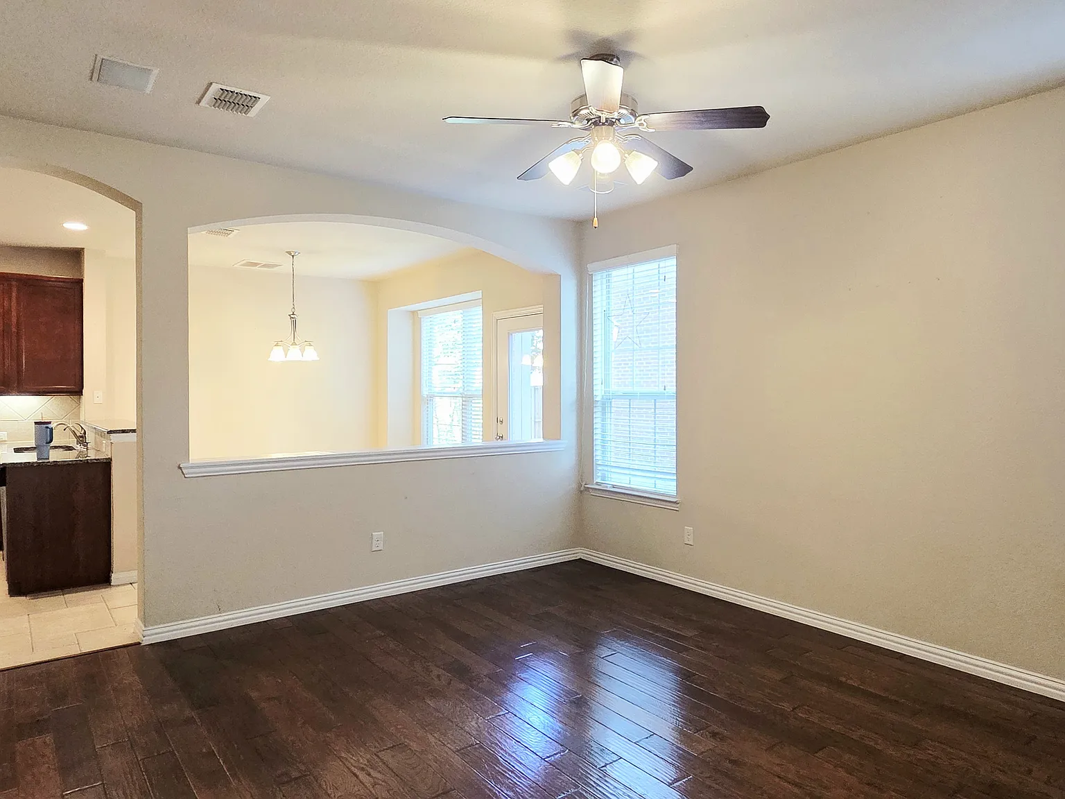3 bed, 2.5 bath, 1894 sqft, $2,650 — Photo 3
