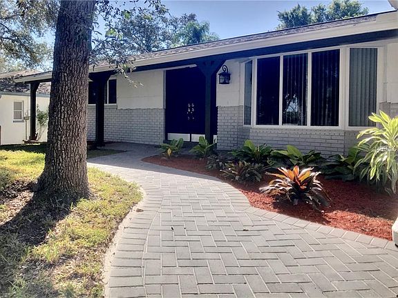 2nd image of 13 Harbor Woods Cir