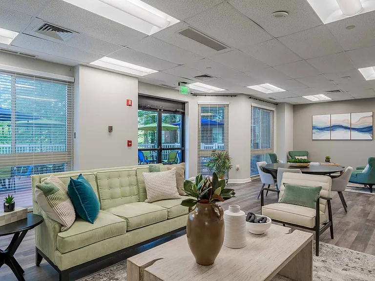 Lake Arbor Towers — Photo 16
