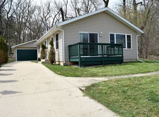 158 Oakwood St, Williams Bay, WI 53191