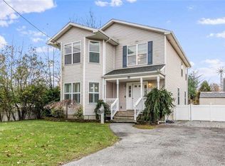 552 Woodland Dr, South Hempstead, NY 11550