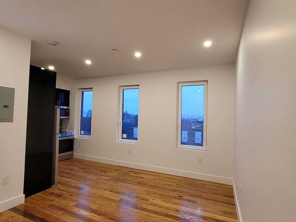 1st image of 472 Gates Ave #6