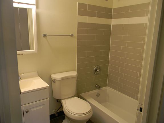 4th image of 311 Hawthorne Cir #1