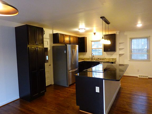 5th image of 5530 Rosewood St