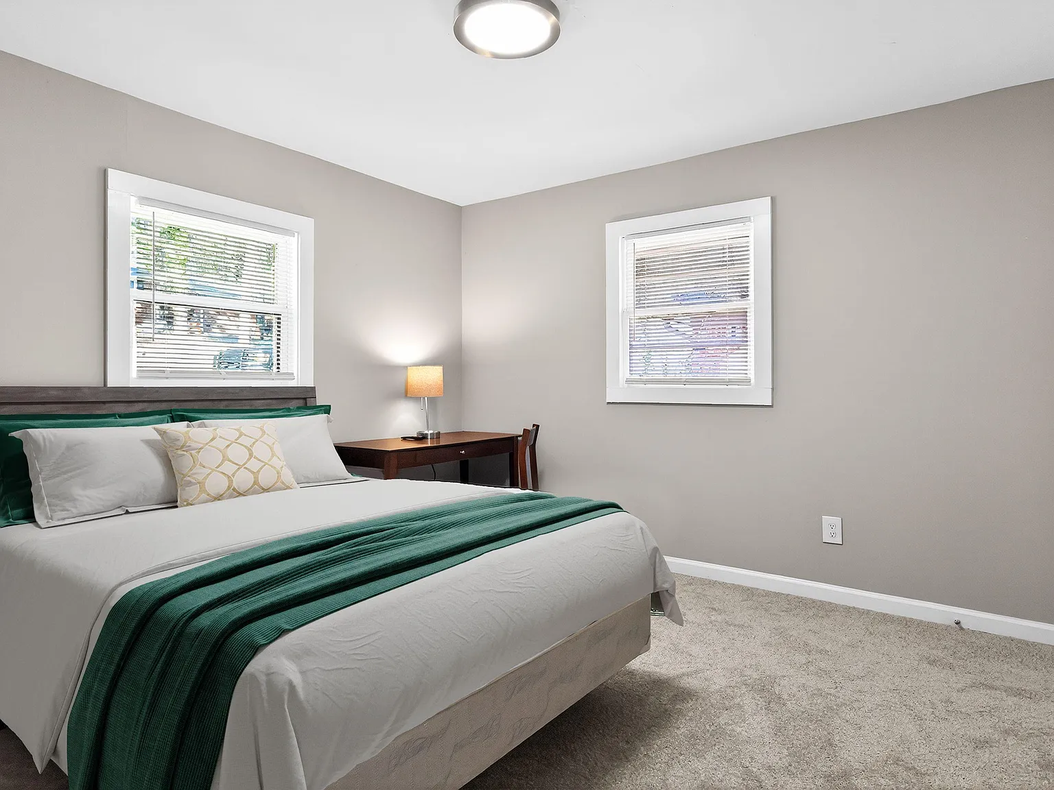 4 bed, 3.0 bath, 2018 sqft, $862 — Photo 1